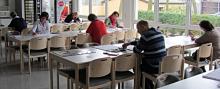 Gruppe bei Einzelarbeit