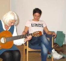 E-Kurs mit Gitarre